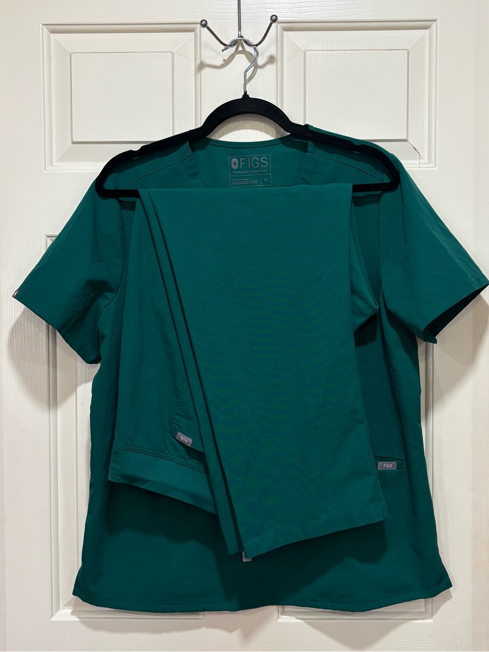 Figs Women's Green Scrub Top & Livingston Pants in size XL